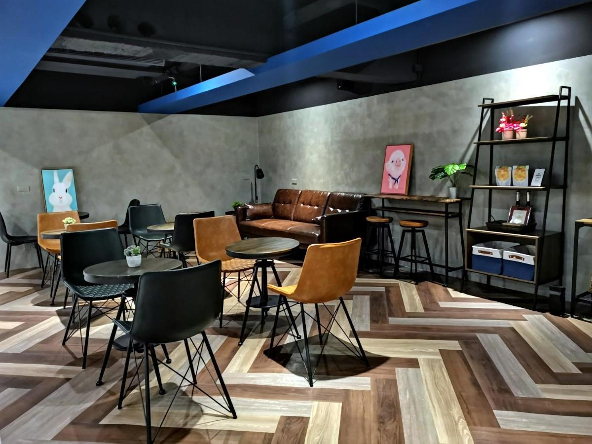 Holo Hotel Тайнань Екстер'єр фото