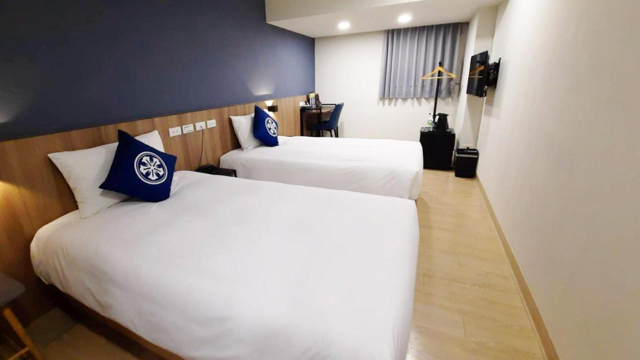 Holo Hotel Тайнань Екстер'єр фото